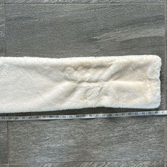 NWT Apparis Bambi Faux Fur Pull-through Scarf Stole Wrap Cream Ivory One Size - Picture 6 of 11